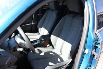 Peugeot 2008 1.2i Allure LED Wireless Sunset ALU 17 ZOLL