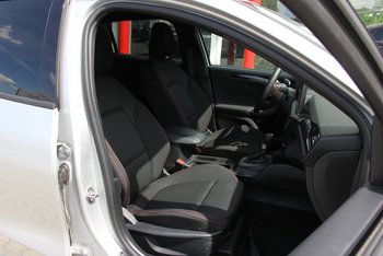 Ford Focus Turnier 1.0 155PS ST-LINE LED Adaptiv Tempomat CAM 17ZOLL