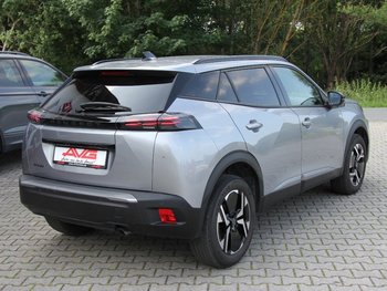 Peugeot 2008 1.2i Allure Navigation Tom Tom LED 17 ZOLL