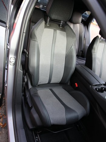 Peugeot 3008 HYBRID (PHEV) 181PS Allure LED NAVI Kamera Adaptiv Tempomat 18 ZOLL