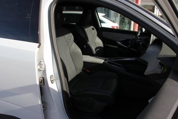Peugeot 5008 1.2i 145PS GT FULL-LED 7 Sitze Sitzheizung 19ZOLL