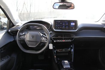 Peugeot 208 1.2i 100PS Automatik Allure LED Klimaautomatik Sunset PDC vo/hi