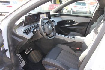 Peugeot 5008 1.2i 145PS GT FULL-LED 7 Sitze Sitzheizung 19ZOLL