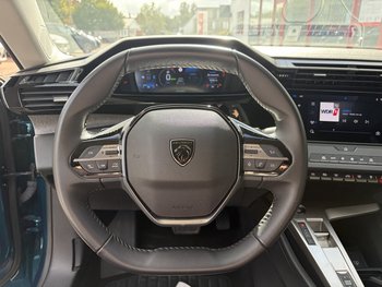 Peugeot 408 1.6e HYBRID LED Adaptiv Tempomat ALU 19 ZOLL CAM