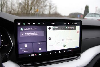 Skoda Octavia TSI DSG 150PS Selection LED Kamera ALU Sunset Smart Link Lichtsensor Lordose wireless