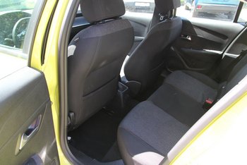 Peugeot 208 1.2i 110PS Automatik STYLE LED PDC Tempomat Spurassistent