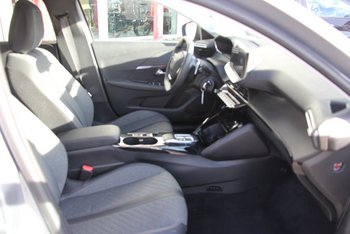 Peugeot 208 1.2i 100PS Automatik Allure LED Klimaautomatik Sunset PDC vo/hi