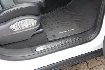 Porsche Cayenne 3.0d 245PS Platinium Edition Panoramadach Luftfederung Adaptiv Sitze Sitzbelüftung