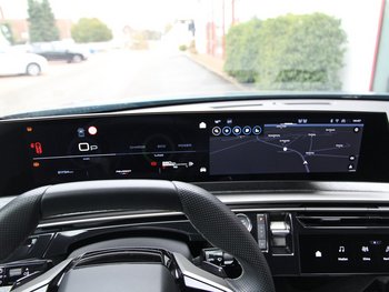 Peugeot 5008 1.2i 145PS GT FULL-LED 7 Sitze Sitzheizung 19ZOLL