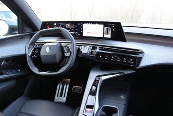 Peugeot 5008 1.2i 145PS GT FULL-LED 7 Sitze Sitzheizung 19ZOLL