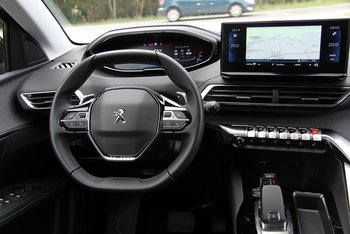 Peugeot 3008 1.2i Allure Pack Navigation LED 18 ZOLL Keyless Kamera