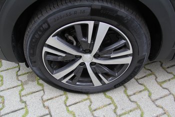 Peugeot 3008 1.2i Allure Pack Navigation LED 18 ZOLL Keyless Kamera