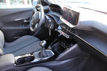 Peugeot 2008 1.2i Allure Navigation LED 17 ZOLL