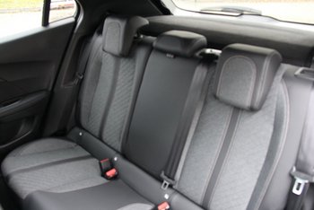 Peugeot e-2008 Elektro 136PS 50 KWH Allure LED SmartLink Tempomat 11KW