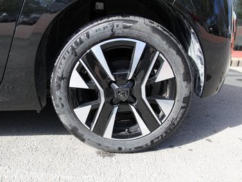 Peugeot 208 1.2i 100PS Allure LED Klimaautomatik Sunset