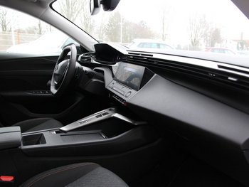 Peugeot 308 SW1.2i Style Adaptiv Tempomat Navi LED 16 ZOLL