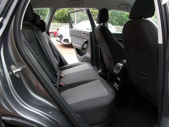 Seat Ateca 1.5 TSI DSG Style VOLL-LED Adaptiv Tempomat NAVI Kamera ALU 18 ZOLL