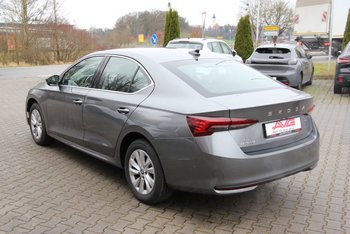 Skoda Octavia TSI DSG 150PS Selection LED Kamera ALU Sunset Smart Link Lichtsensor Lordose wireless