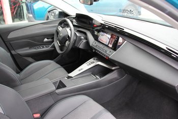 Peugeot 408 1.6e HYBRID LED Adaptiv Tempomat ALU 19 ZOLL CAM