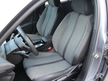 Peugeot 2008 1.2i Allure Navigation Tom Tom LED 17 ZOLL