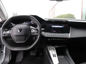 Peugeot 308 SW1.2i Style Adaptiv Tempomat Navi LED 16 ZOLL