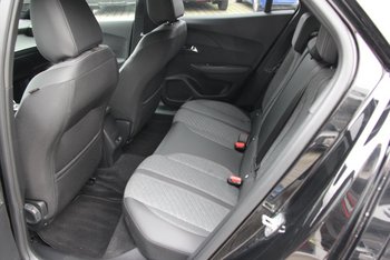 Peugeot e-2008 Elektro 136PS 50 KWH Allure LED SmartLink Tempomat 11KW