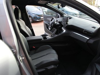 Peugeot 3008 HYBRID (PHEV) 181PS Allure LED NAVI Kamera Adaptiv Tempomat 18 ZOLL