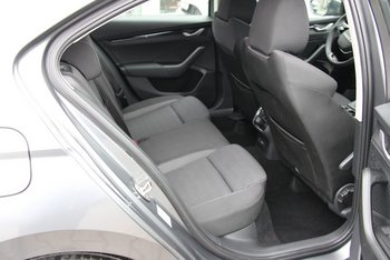 Skoda Octavia TSI DSG 150PS Selection LED Kamera ALU Sunset Smart Link Lichtsensor Lordose wireless