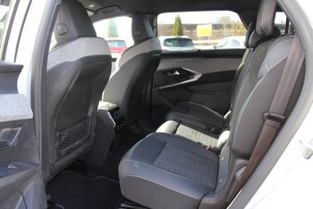 Peugeot 5008 1.2i 145PS GT FULL-LED 7 Sitze Sitzheizung 19ZOLL