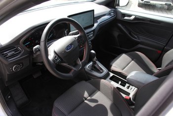 Ford Focus Turnier 1.0 155PS ST-LINE LED Adaptiv Tempomat CAM 17ZOLL