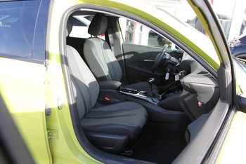 Peugeot 208 1.2i 100PS Allure LED Klimaautomatik Sunset