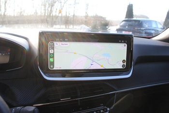 Peugeot 2008 1.2i Allure Navigation LED 17 ZOLL