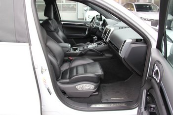 Porsche Cayenne 3.0d 245PS Platinium Edition Panoramadach Luftfederung Adaptiv Sitze Sitzbelüftung