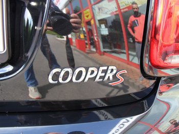 Mini Cooper S 2.0i 192PS JCW Panorama LED Scheinwerfer Sitzheizung Wireless