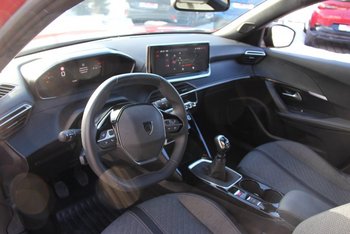 Peugeot 2008 1.2i Allure Navigation LED 17 ZOLL