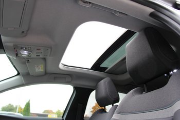 Citroen C4 1.2i 131PS MAX Schiebedach Head up Display LED Navigation 360 Grad Kamera