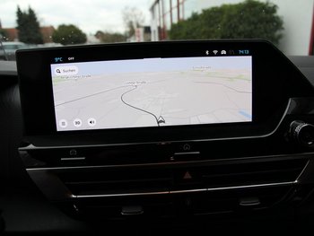 Citroen C4 1.2i 131PS MAX Head up Display LED Navigation 360 Grad Kamera