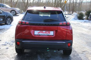 Peugeot 2008 1.2i Allure Navigation LED 17 ZOLL
