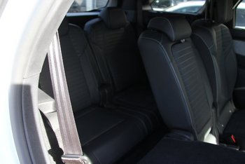 Peugeot 5008 1.2i 145PS GT FULL-LED 7 Sitze Sitzheizung 19ZOLL