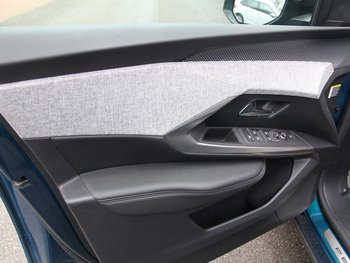 Peugeot 5008 1.2i 145PS GT FULL-LED 7 Sitze Sitzheizung 19ZOLL