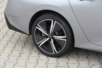 Peugeot 308 SW 1.2i GT LED Adaptiv-Tempomat CAM ALU 18 ZOLL