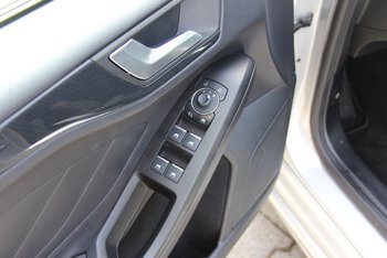 Ford Focus Turnier 1.0 155PS ST-LINE LED Adaptiv Tempomat CAM 17ZOLL