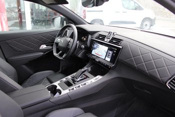 DS Automobiles DS7 Plug in Hybrid 299PS Allrad RIVOLI LED NAV 19Zoll