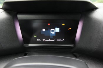 Citroen C4 1.2i 131PS Automatik PLUS LED Navigation Tom Tom Kamera ALU 18 ZOLL