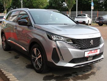Peugeot 5008 1.2i Allure Pack 7 Sitze Navigation ALU 18 ZOLL
