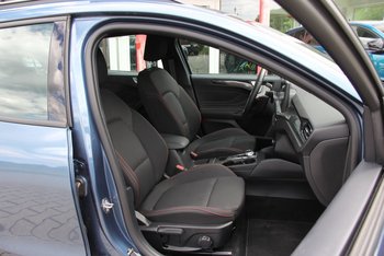 Ford Focus Turnier 1.5d 115PS ST-LINE LED Tempomat 17ZOLL
