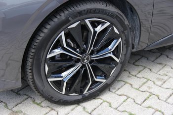 DS4 Automatik 1.2 145PS ETOILE NAV HUD LED ALU 19 ZOLL
