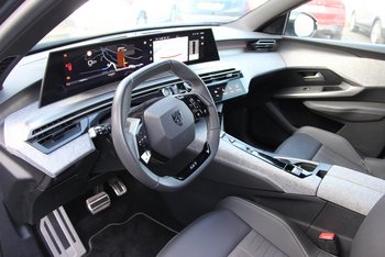 Peugeot 5008 1.2i 145PS GT FULL-LED 7 Sitze Sitzheizung 19ZOLL