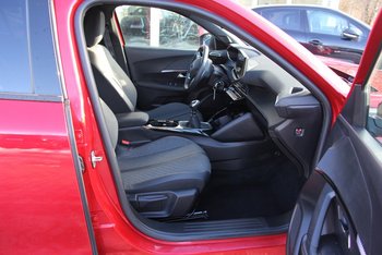 Peugeot 2008 1.2i Allure Navigation LED 17 ZOLL