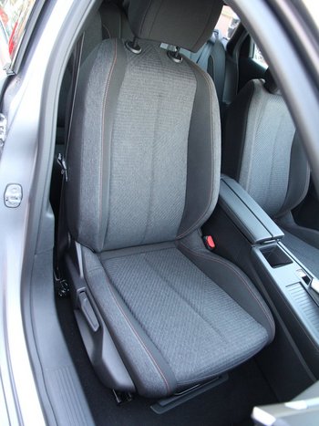 Peugeot e-308 Elektro 156PS 54 KWH Style LED SmartLink Adaptiv Tempomat 11KW